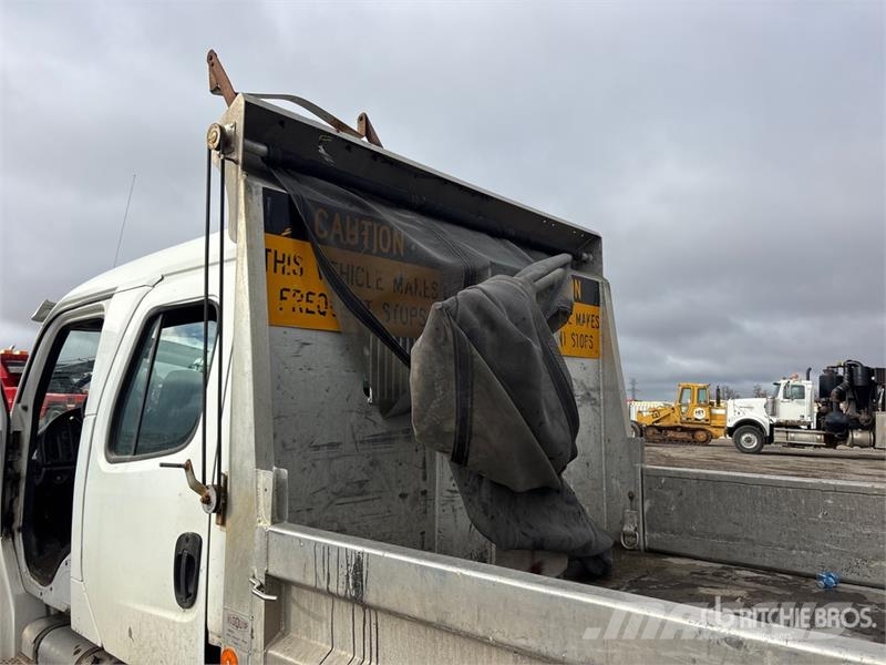 Freightliner M2 106 4x2 Crew Cab S/A Dump Truck Грузовики-Самосвалы