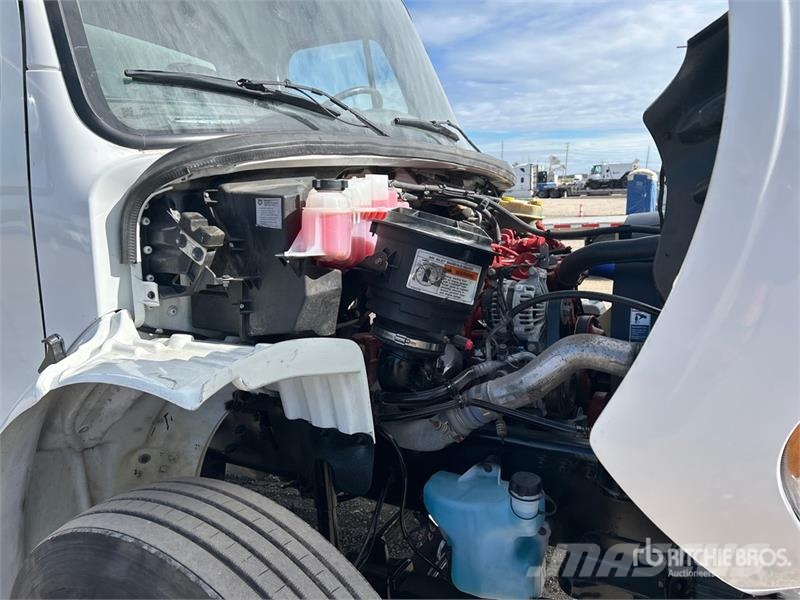 Freightliner M2 106 4x2 Van Truck Sanduk kamioni