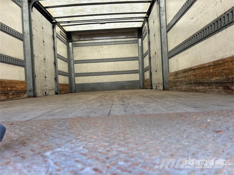 Freightliner M2 106 4x2 Van Truck Camiones caja cerrada