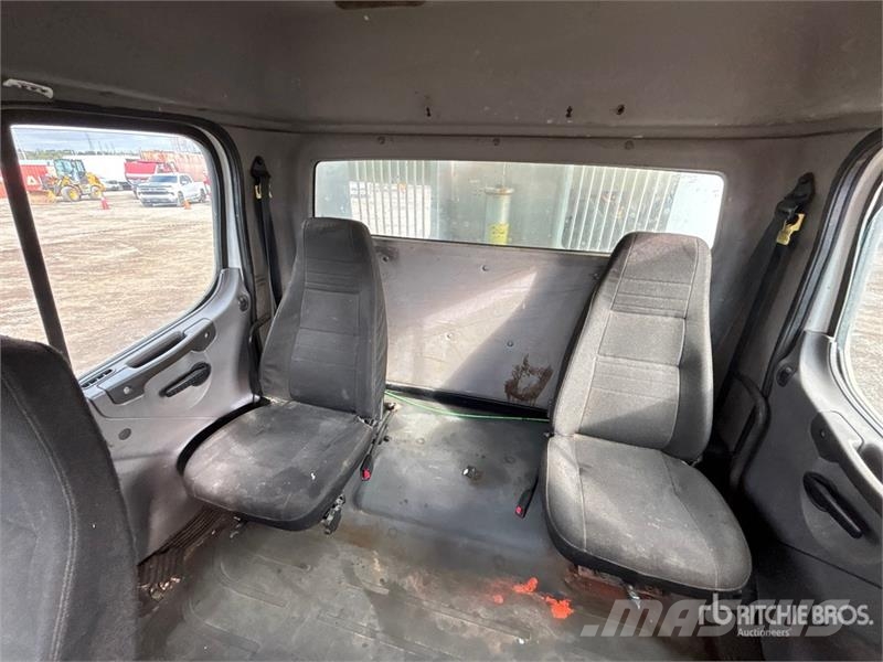 Freightliner M2 106 4x2 Crew Cab S/A Dump Truck Грузовики-Самосвалы