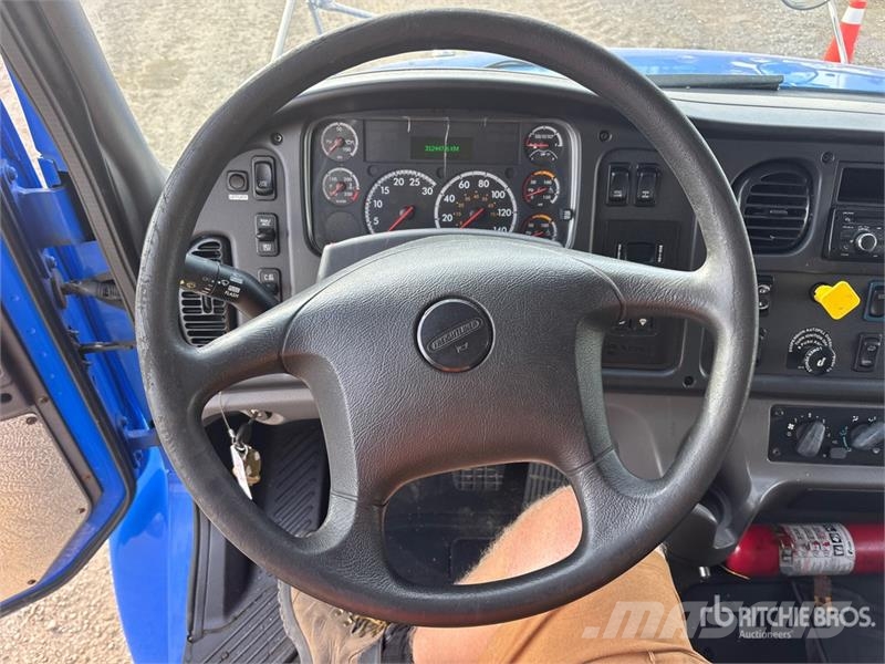 Freightliner M2 106 4x2 Van Truck Camiones caja cerrada
