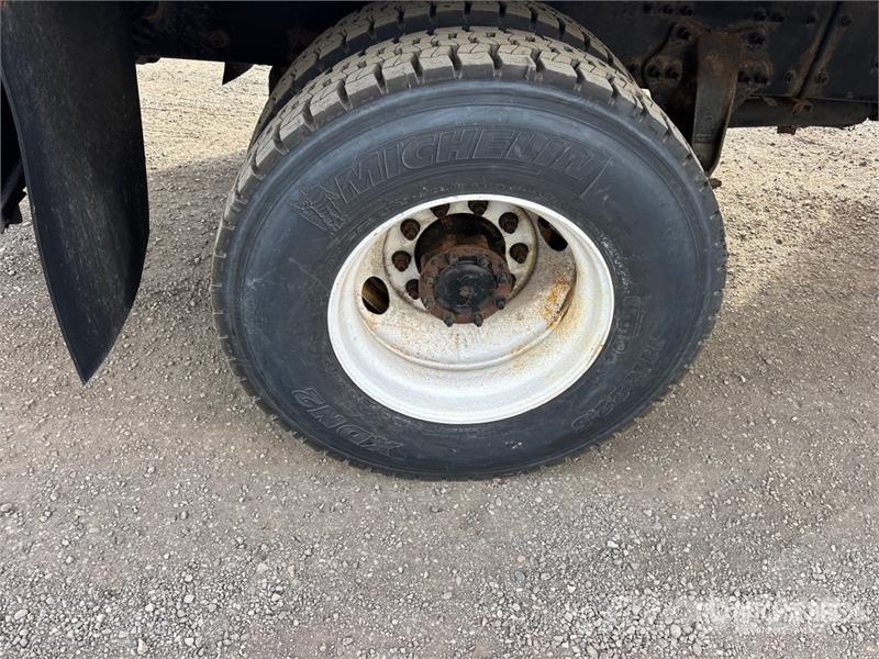 Freightliner M2 106 4x2 Van Truck Camiones caja cerrada