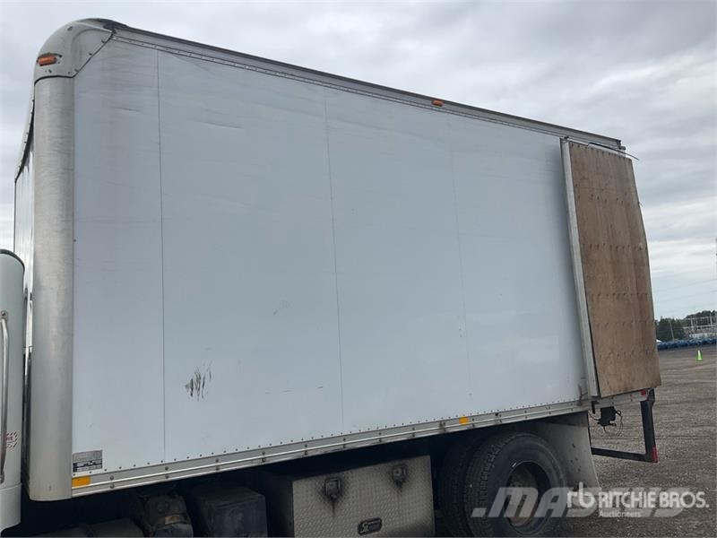 Freightliner M2 106 4x2 Van Truck Bakwagens met gesloten opbouw