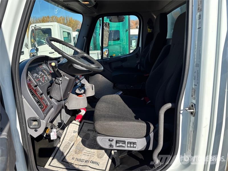 Freightliner M2 106 4x2 Van Truck Umpikorikuorma-autot