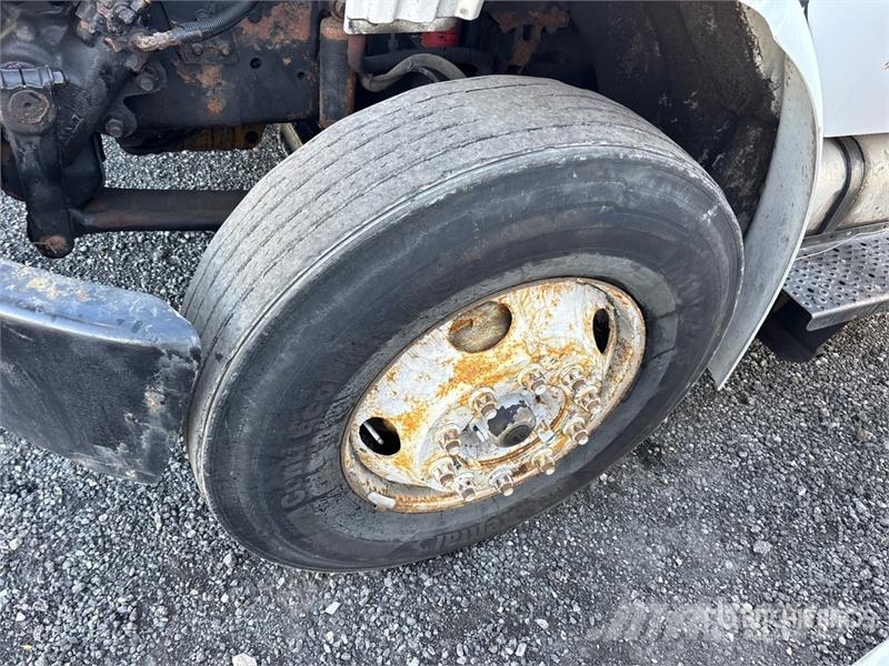 Freightliner M2 106 4x2 Van Truck Sunkvežimiai su dengtu kėbulu