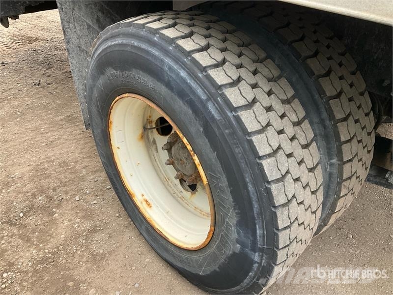 Freightliner M2 106 4x2 Van Truck Bakwagens met gesloten opbouw