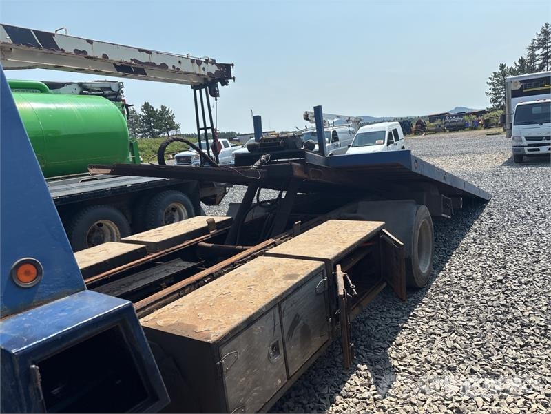 Freightliner M2 106 4x2 Extended Cab Rollback Truck Hinausautot