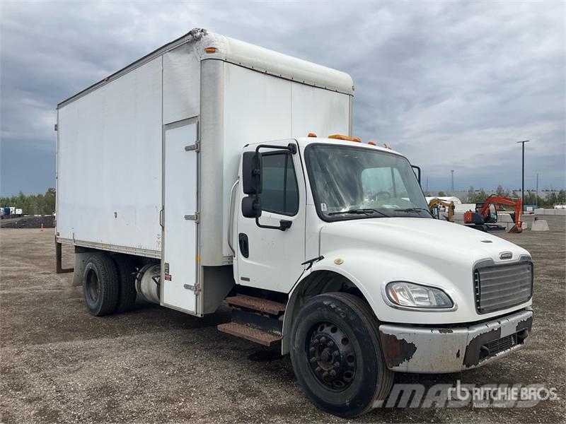 Freightliner M2 106 4x2 Van Truck Bakwagens met gesloten opbouw
