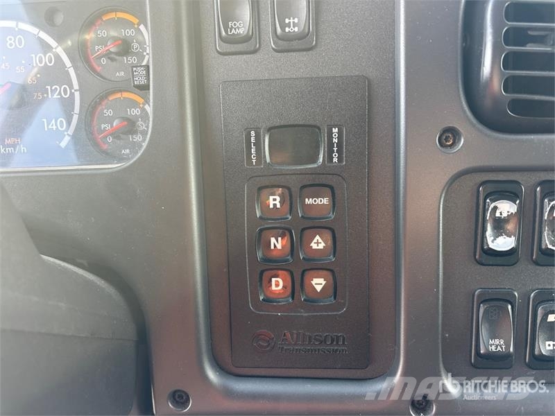Freightliner M2 106 4x2 Van Truck Camiones caja cerrada