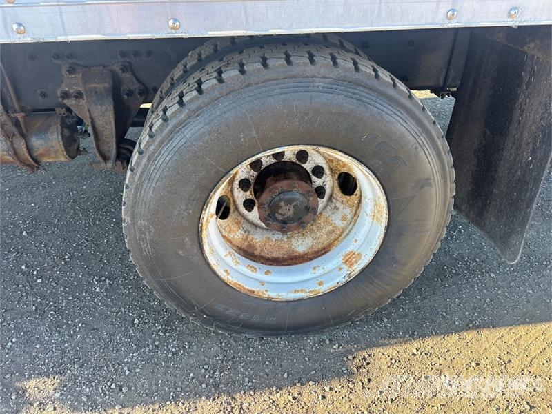 Freightliner M2 106 4x2 Van Truck Kofferaufbau