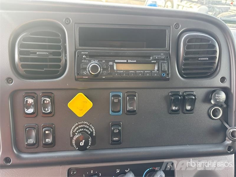 Freightliner M2 106 4x2 Van Truck Camiones caja cerrada