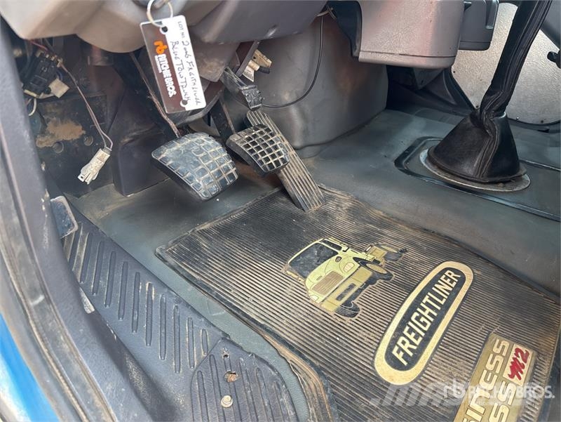 Freightliner M2 106 4x2 Extended Cab Rollback Truck Hinausautot