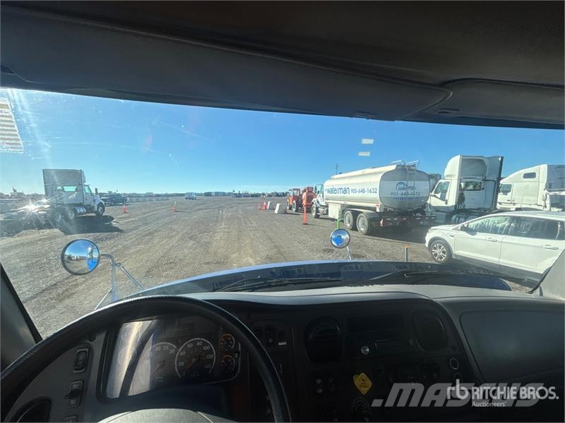 Freightliner M2 106 4x2 Van Truck Kofferaufbau