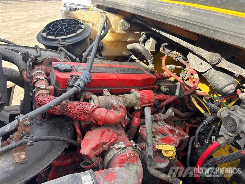 Freightliner M2 106 4x2 Van Truck Furgoonautod