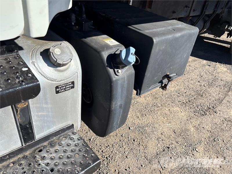Freightliner M2 106 4x2 Van Truck Umpikorikuorma-autot