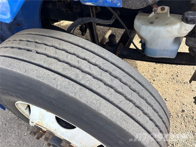 Freightliner M2 106 4x2 Van Truck Camiones caja cerrada