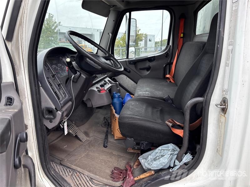 Freightliner M2 106 4x2 Van Truck Furgoonautod