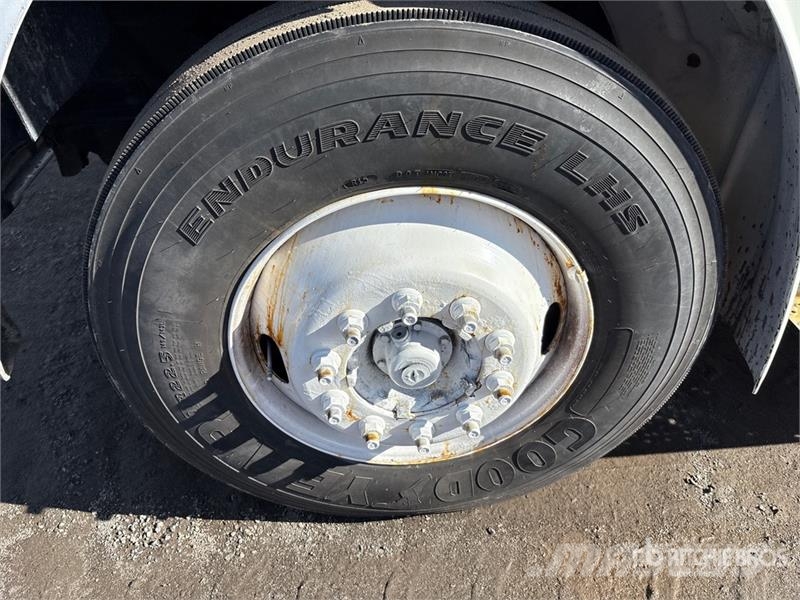Freightliner M2 106 4x2 Standard commercial box/van truck Van T Sanduk kamioni