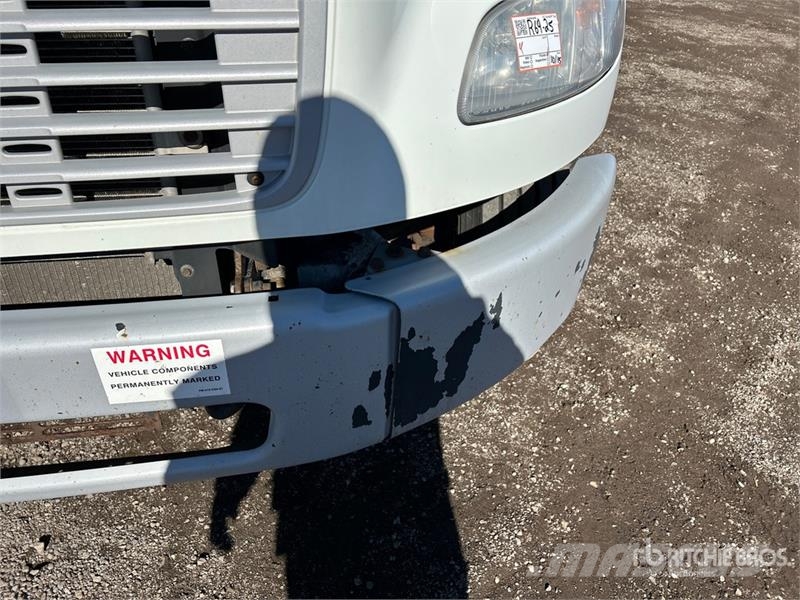 Freightliner M2 106 4x2 Van Truck Фургони