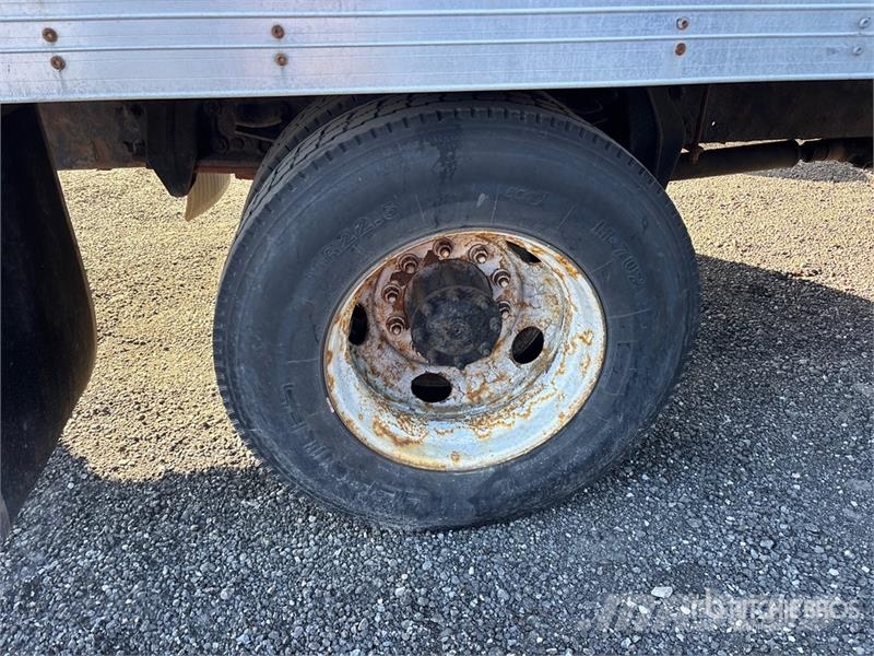 Freightliner M2 106 4x2 Van Truck Sunkvežimiai su dengtu kėbulu
