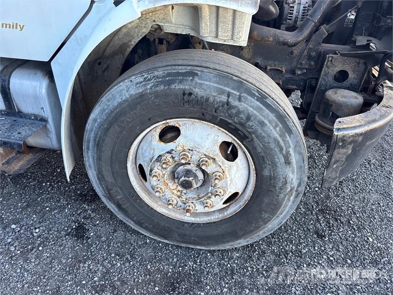 Freightliner M2 106 4x2 Van Truck Sunkvežimiai su dengtu kėbulu