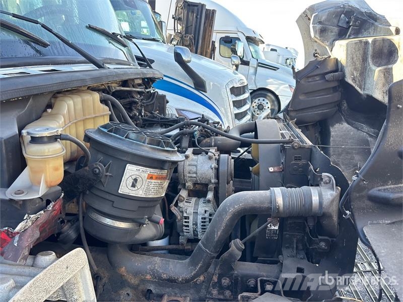 Freightliner M2 106 4x2 Van Truck Sunkvežimiai su dengtu kėbulu