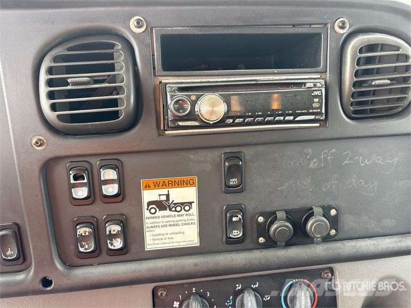 Freightliner M2 106 4x2 Crew Cab S/A Dump Truck Грузовики-Самосвалы