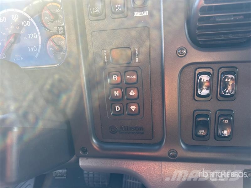 Freightliner M2 106 4x2 Van Truck Kofferaufbau