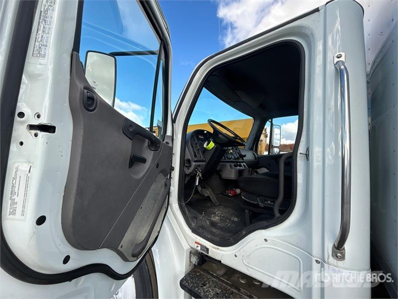 Freightliner M2 106 6x4 Van Truck Tovornjaki zabojniki
