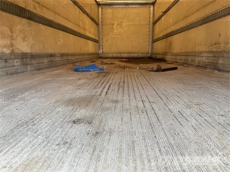 Freightliner M2 106 6x4 Van Truck Sanduk kamioni