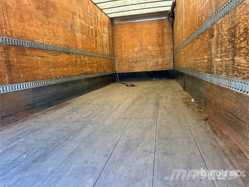 Freightliner M2 106 6x4 Van Truck Dobozos teherautók