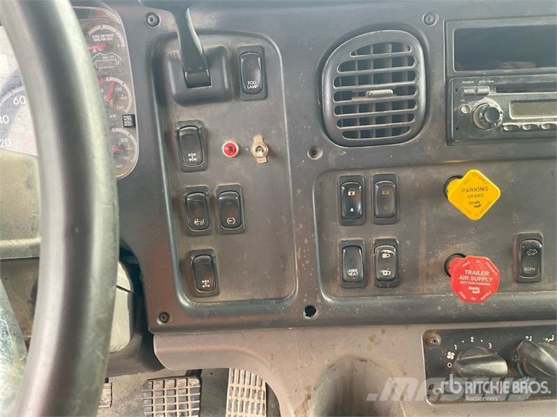 Freightliner M2 106 6x4 Van Truck Sanduk kamioni