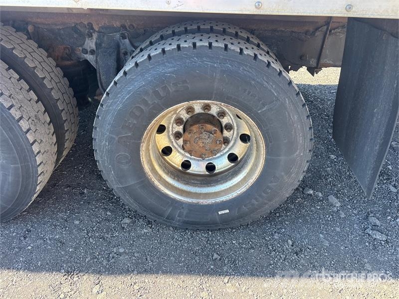 Freightliner M2 106 6x4 Van Truck Dobozos teherautók