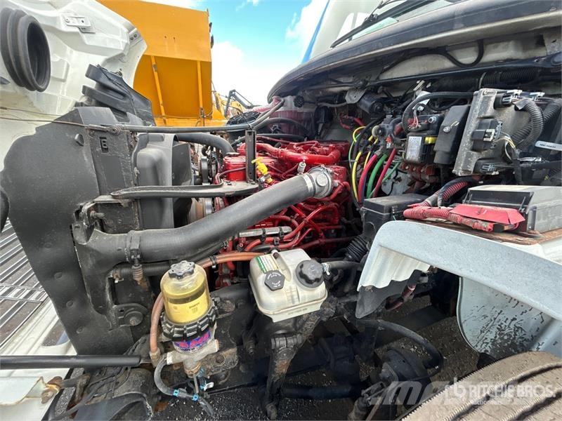Freightliner M2 106 6x4 Van Truck Tovornjaki zabojniki