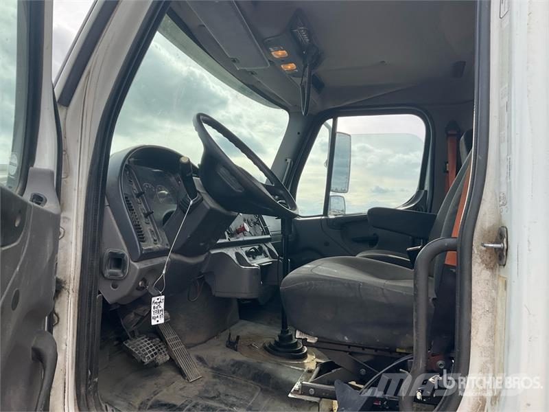 Freightliner M2 106 6x4 Van Truck Sanduk kamioni