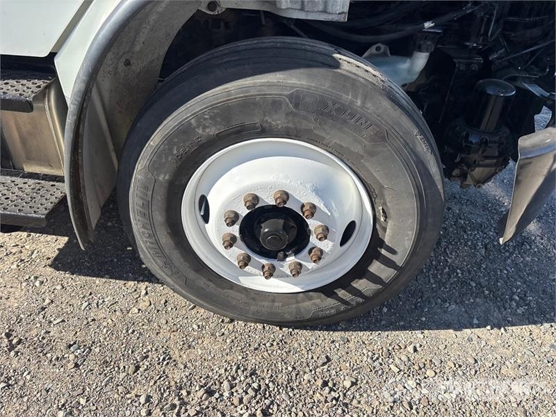 Freightliner M2 106 6x4 Van Truck Dobozos teherautók