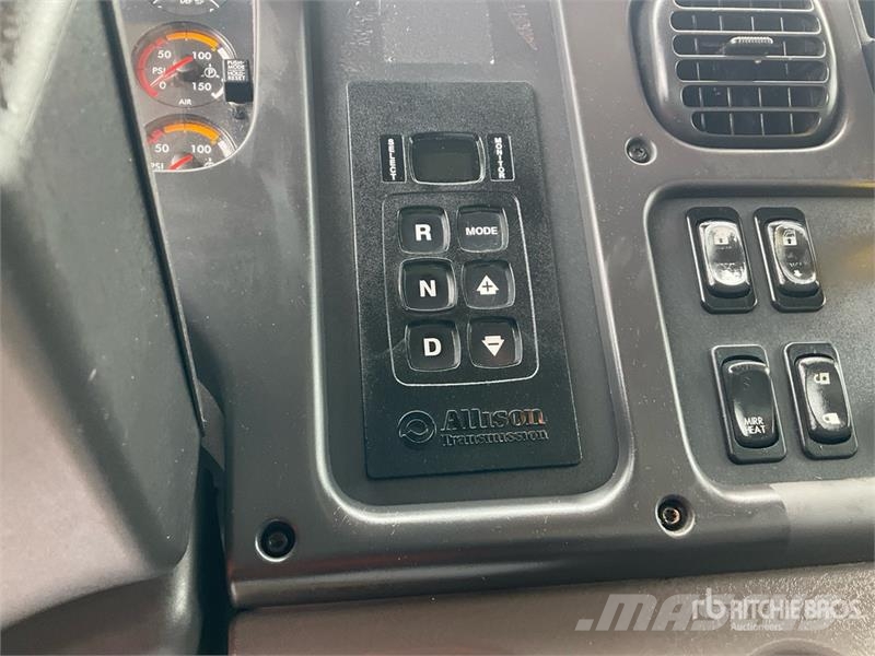 Freightliner M2 106 6x4 Van Truck Box trucks