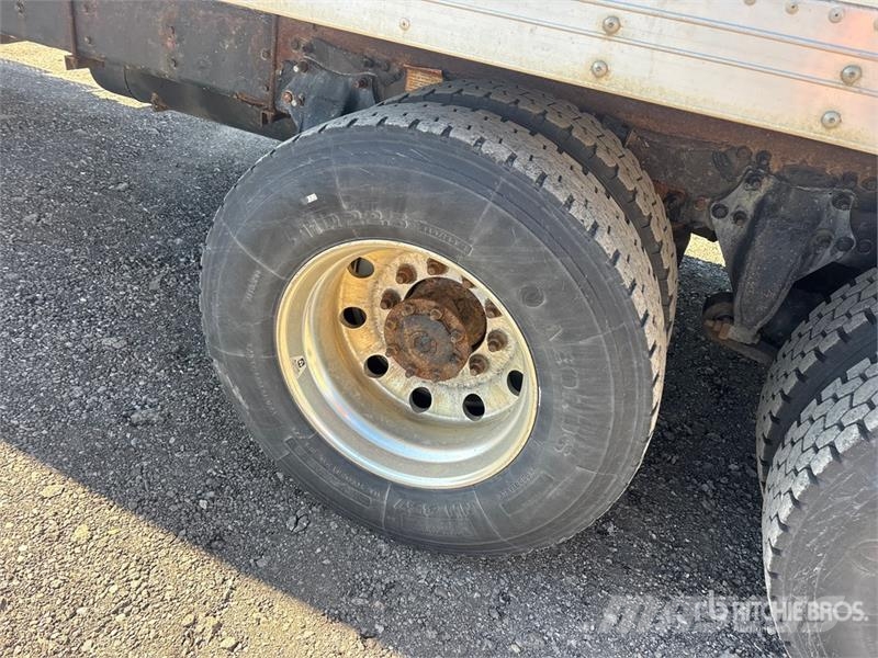 Freightliner M2 106 6x4 Van Truck Dobozos teherautók
