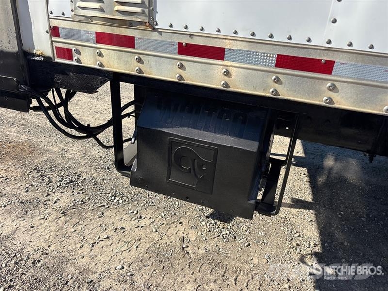 Freightliner M2 106 6x4 Van Truck Dobozos teherautók