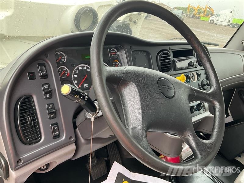 Freightliner M2 106 6x4 Van Truck Box trucks