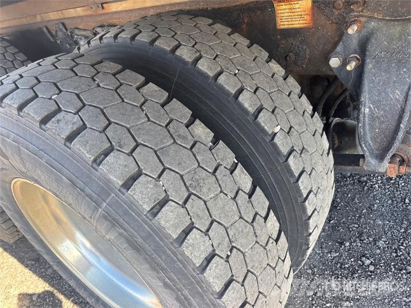 Freightliner M2 106 6x4 Van Truck Dobozos teherautók