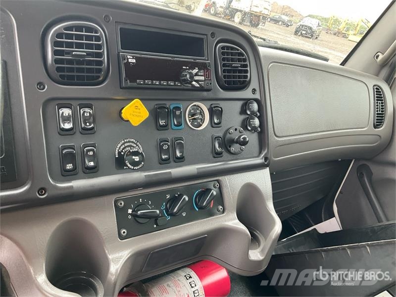 Freightliner M2 106 6x4 Van Truck Box trucks