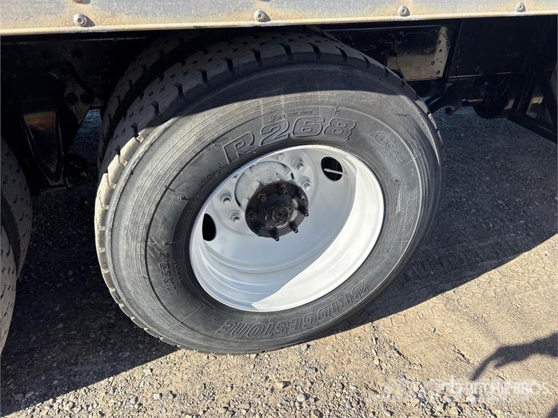 Freightliner M2 106 6x4 Van Truck Dobozos teherautók