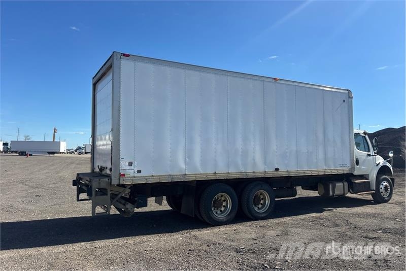 Freightliner M2 106 6x4 Van Truck Dobozos teherautók