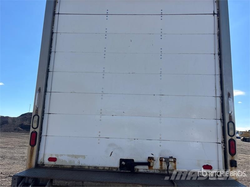 Freightliner M2 106 6x4 Van Truck Dobozos teherautók