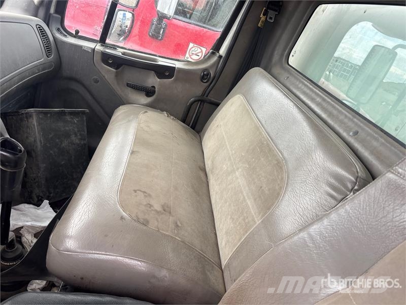 Freightliner M2 106 6x4 Van Truck Φορτηγά Κόφα