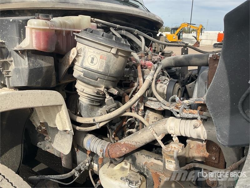 Freightliner M2 106 6x4 Van Truck Sanduk kamioni