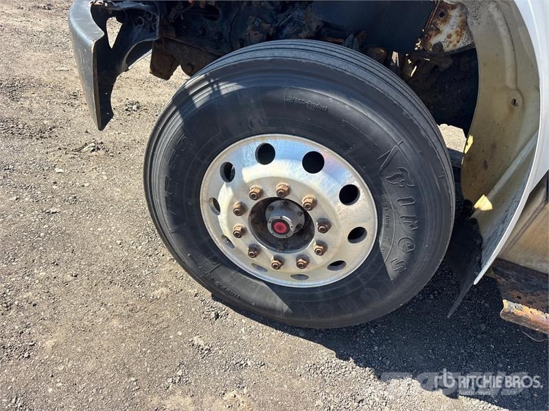 Freightliner M2 106 6x4 Van Truck Dobozos teherautók