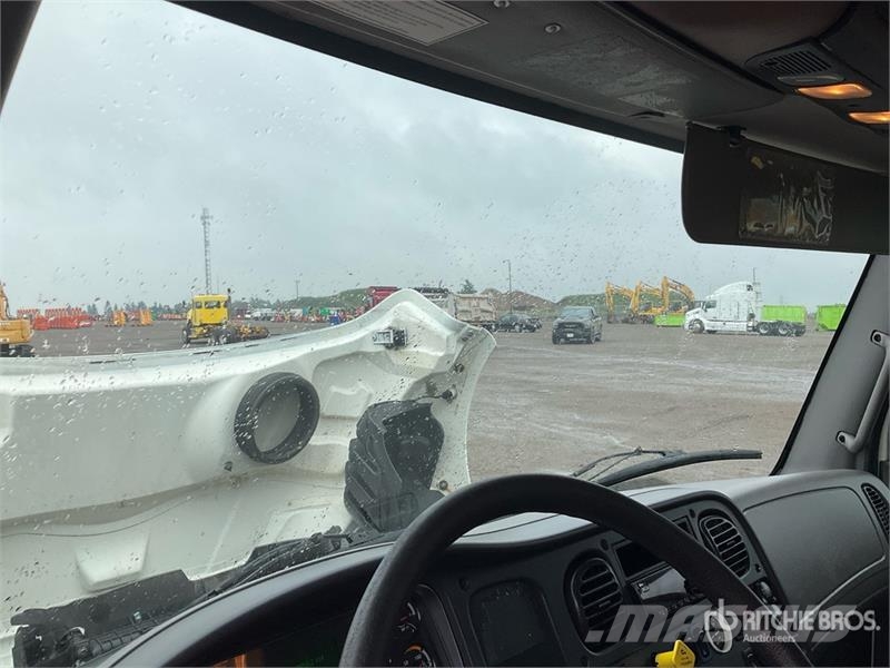 Freightliner M2 106 6x4 Van Truck Box trucks
