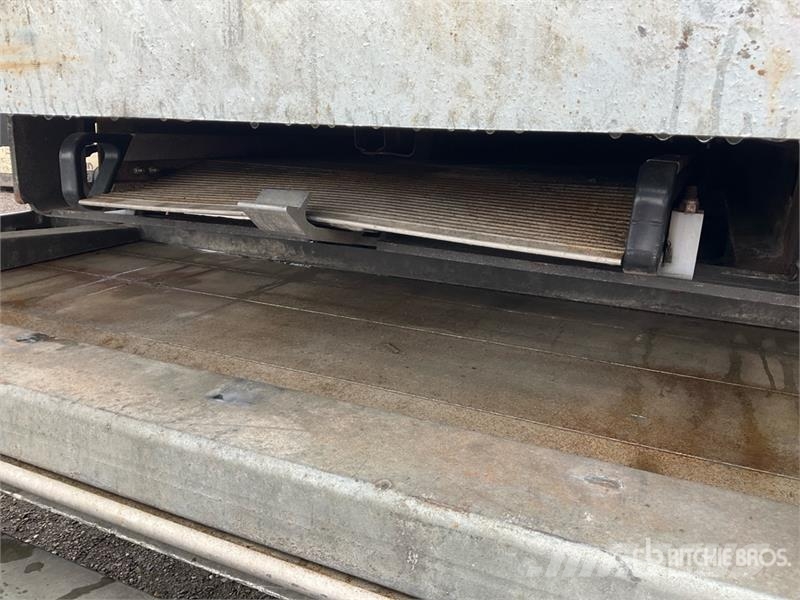 Freightliner M2 106 6x4 Van Truck Box trucks